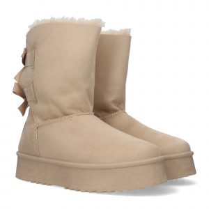 Botínes lisos de plataforma.