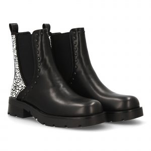 Bota chelsea con tachuelas brillantes