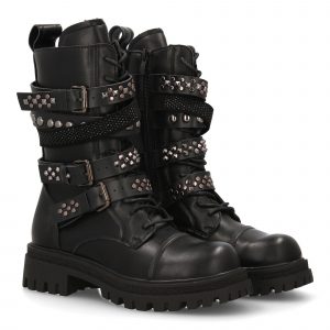 Botas militares negras con hebillas y tachuelas