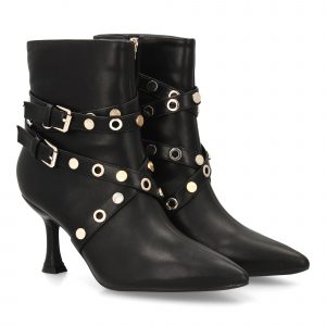 Botín elegante con tiras y hebillas.