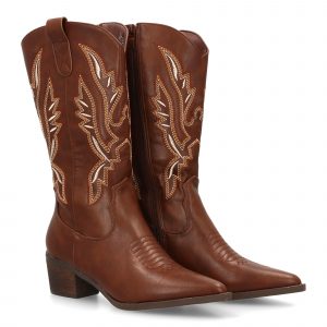 Bota cowboy alta con diseños bordados
