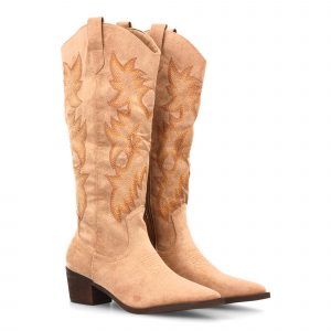 Botas camperas caña alta y bordados