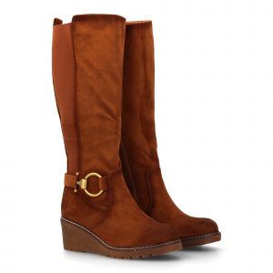Bota alta mujer con cuña y hebilla.