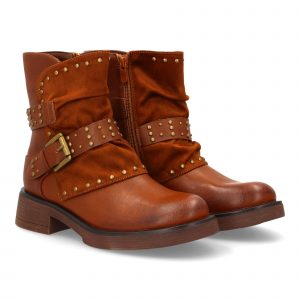 Bota biker con tachuelas y hebilla